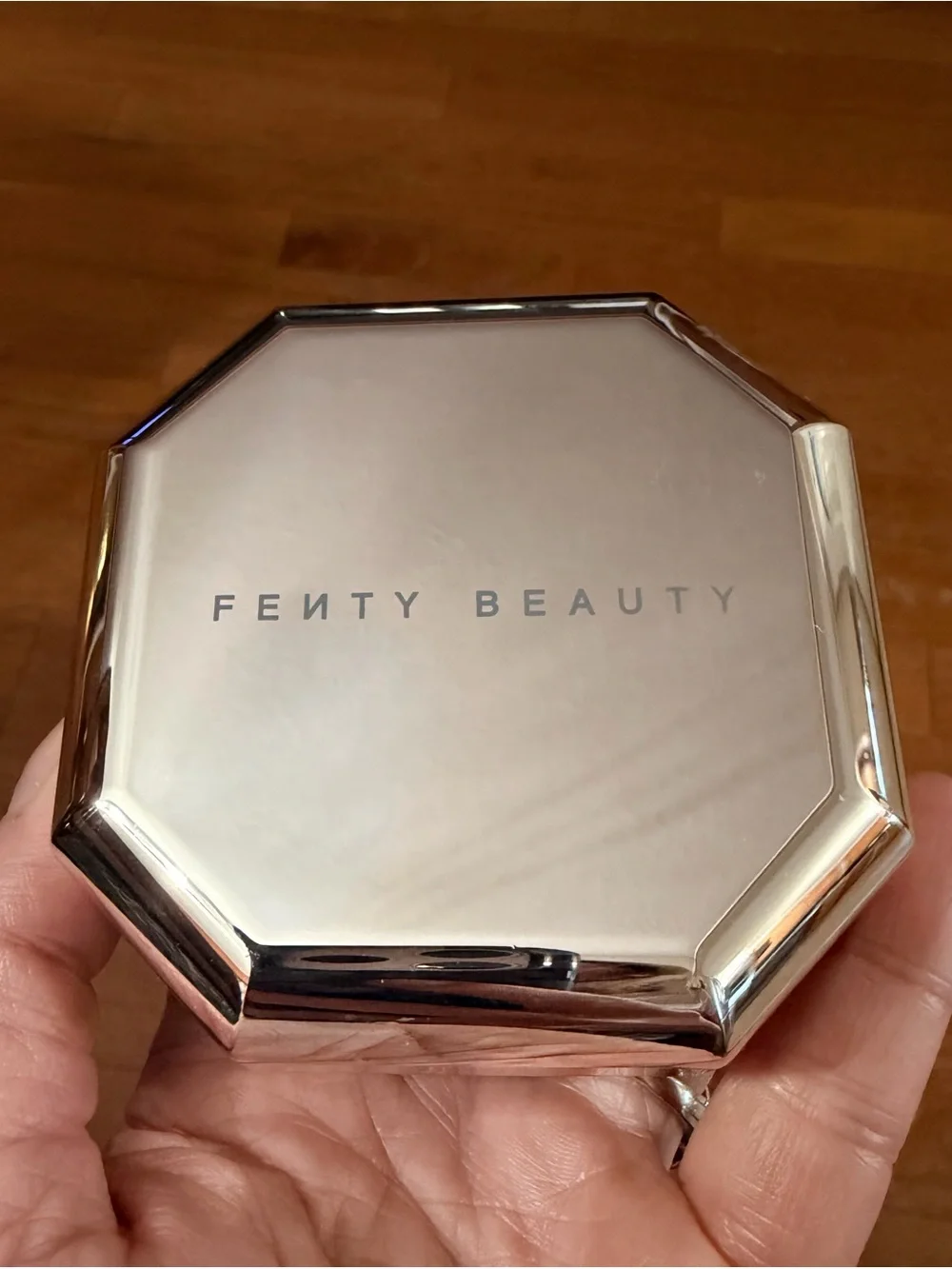Fenty Beauty Set It Down Superfine Blurring Setting Powder- Honey
